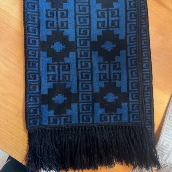 092.  Alpaca Scarves Blue and Black - Picture 1 of 2